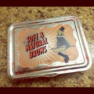 Benefit Eyebrow Kit in Shade 06 -NEW